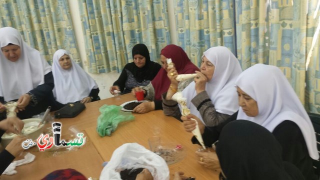 كفرقاسم : الجيل الذهبي يُعزي بوفاة ابو عايد في افتتاحية فعالية صناعة الكعك تحت إشراف الأخصائية خديجة بدير